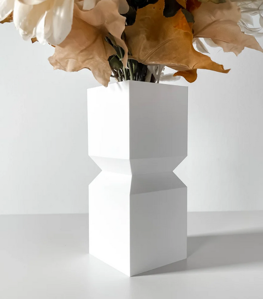 Vase „Loke“ – Minimalismus in perfekter Symmetrie