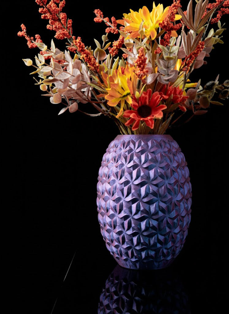 Vase „Distar Flower Vase" – Geometrische Harmonie