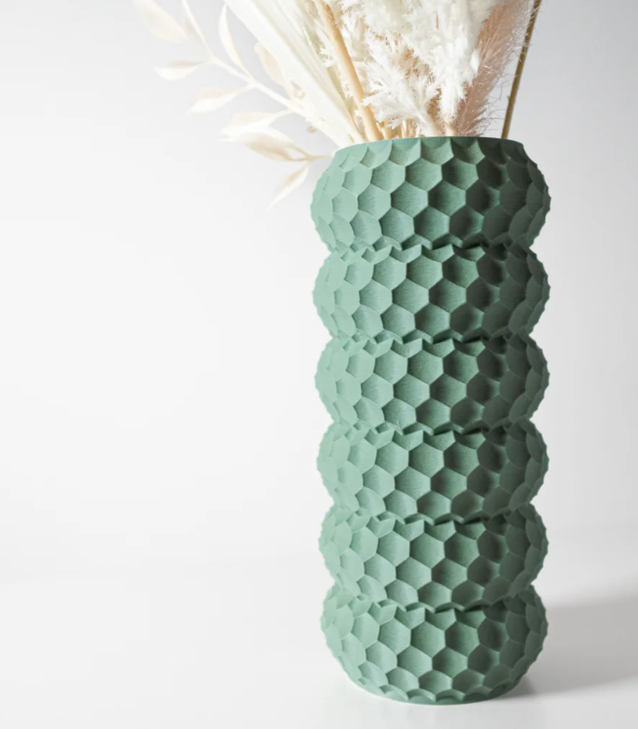 Vase „Okos-Vase“ – Geometrische Eleganz in neuer Form