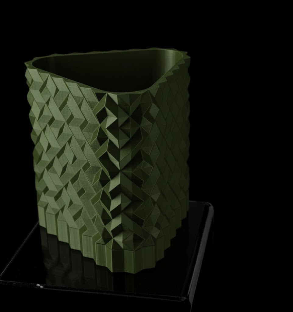 Cobble Pflanztopf 02 – Skulpturales Design mit urbanem Flair