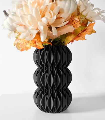 Vase „Revan-Vase“ – Eleganz in dreifacher Symmetrie