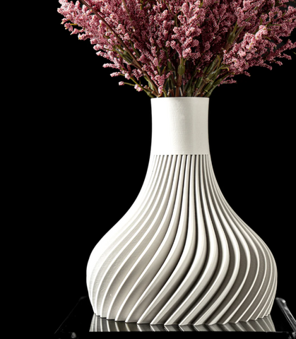 Vase „Ridged Flower Vase“ – Minimalismus mit Dynamik