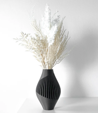 Vase „Rinex“ – Organische Dynamik trifft modernes Design