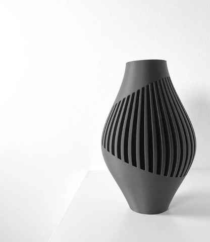 Vase „Rinex“ – Organische Dynamik trifft modernes Design