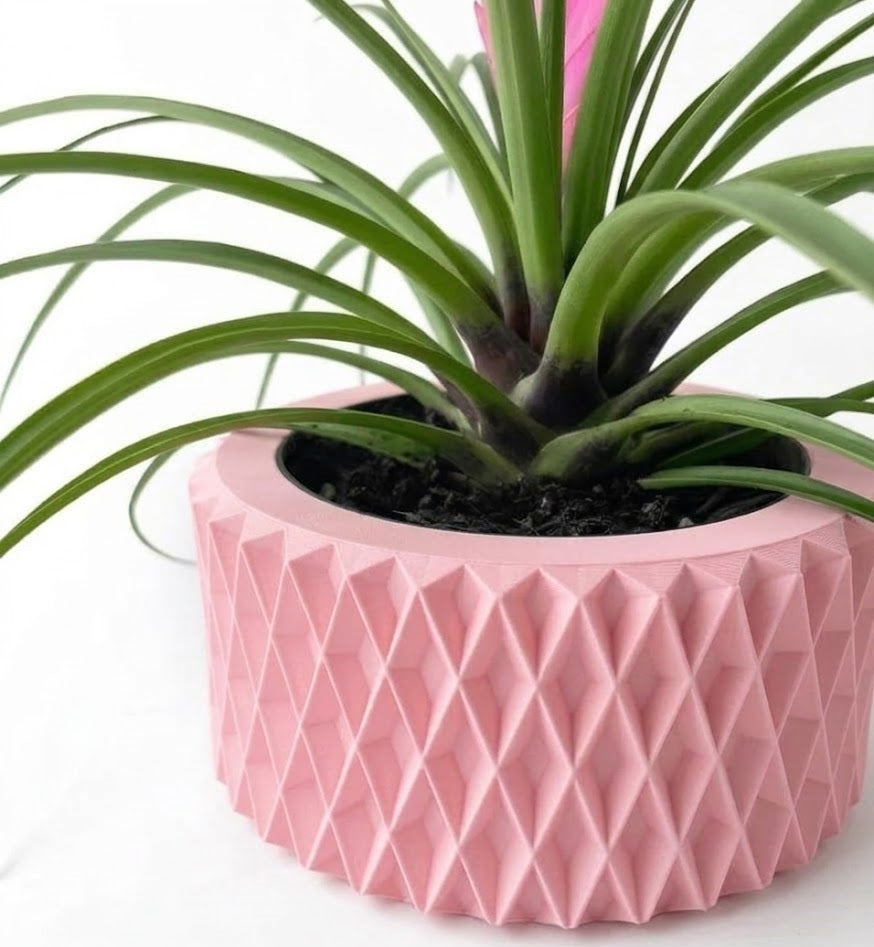 Sarv Pflanztopf – Ausdrucksstarker 3D-Pflanztopf mit diamantartiger Struktur