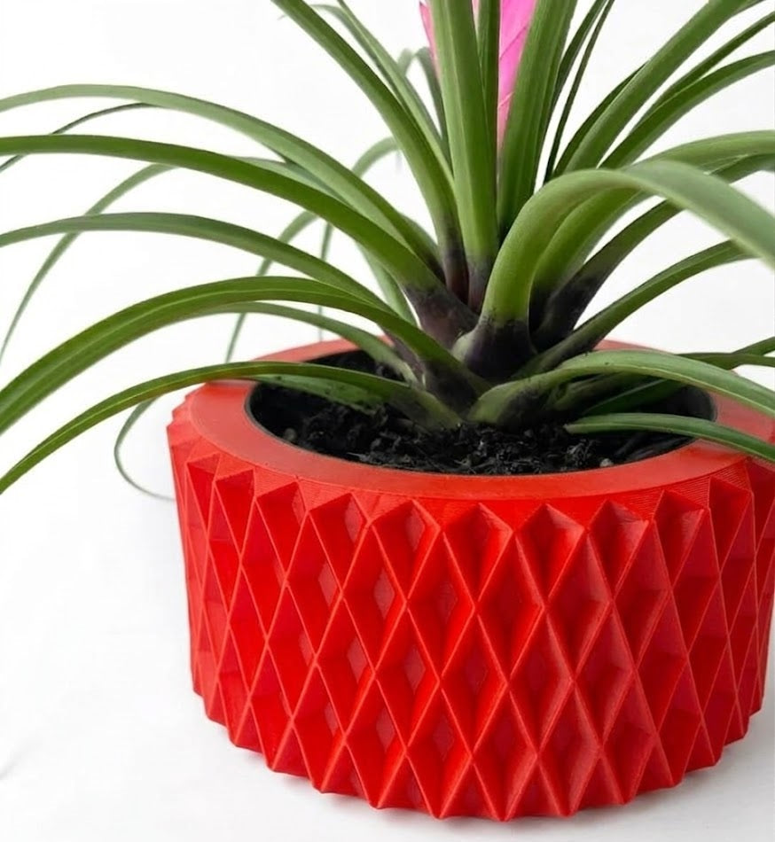 Sarv Pflanztopf – Ausdrucksstarker 3D-Pflanztopf mit diamantartiger Struktur