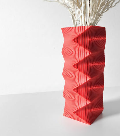 Vase „Anio-Vase“ – Ein Spiel aus Linien und Dynamik