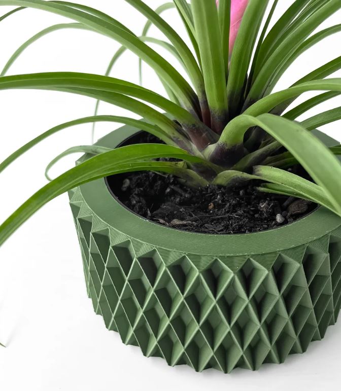 Sarv Pflanztopf – Ausdrucksstarker 3D-Pflanztopf mit diamantartiger Struktur