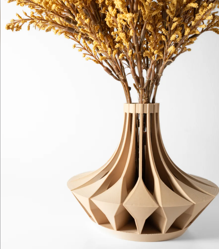 Vase „Savi Short Vase“ – Skulpturales Design trifft auf geometrische Eleganz