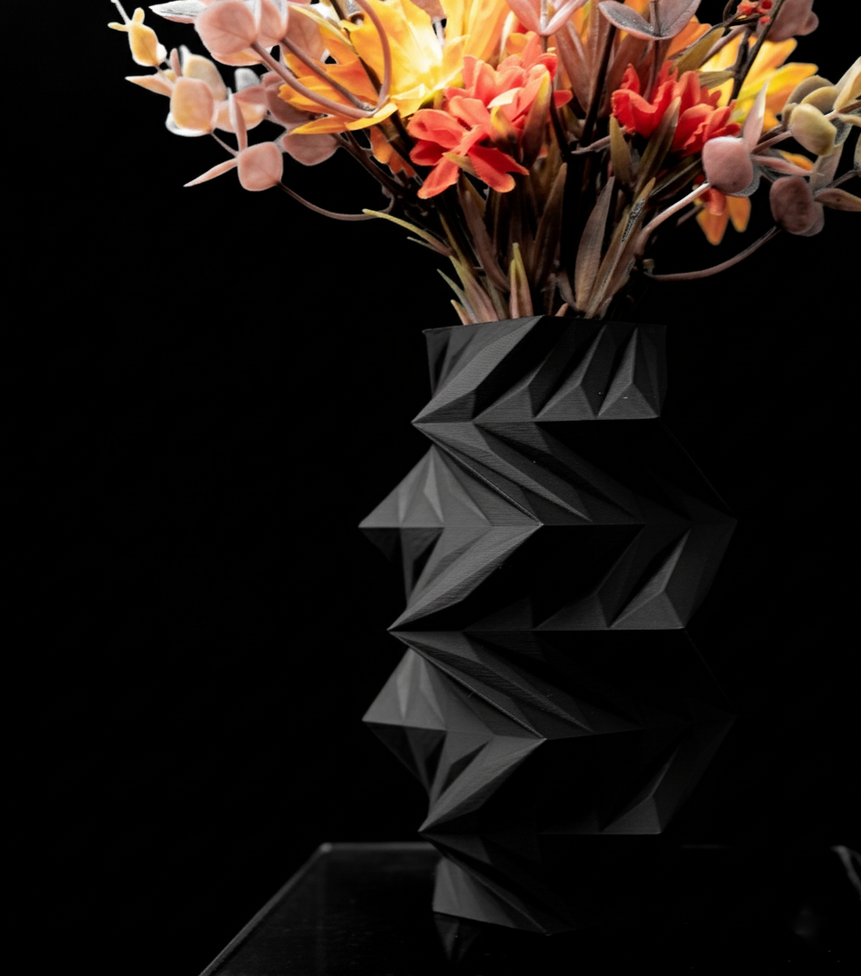 Vase „Twis Flower Vase" – Skulpturale Bewegung