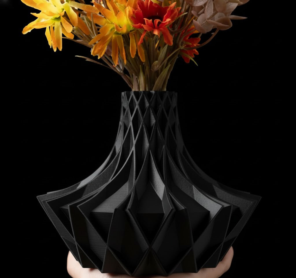 Vase „Arkan-Kurzvase“ – Facettenreich und markant