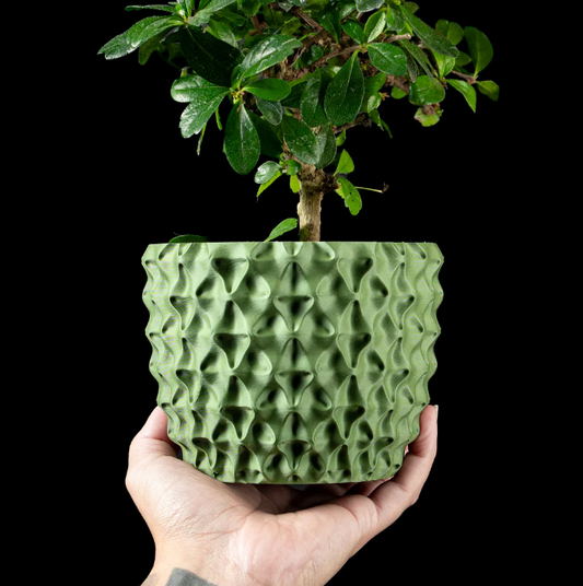 Tri-Wave Pflanztopf – Organische Wellen im futuristischen 3D-Look