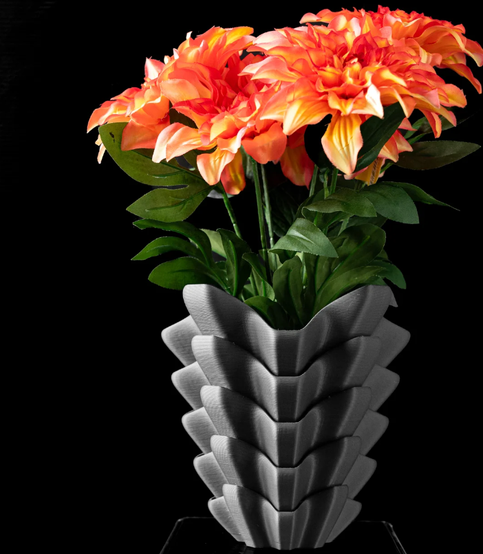 Vase „Trilo Flower Vase“ – Skulpturale Form trifft Funktionalität