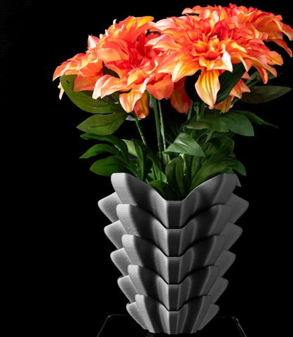 Vase „Trilo Flower Vase“ – Skulpturale Form trifft Funktionalität