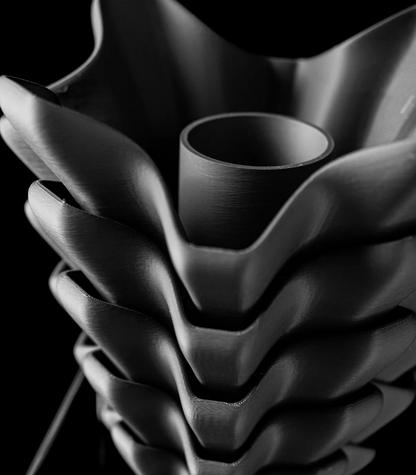 Vase „Trilo Flower Vase“ – Skulpturale Form trifft Funktionalität