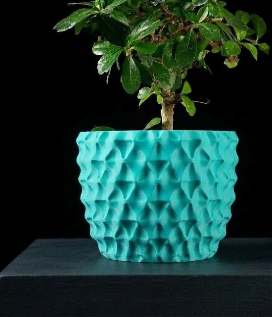 Tri-Wave Pflanztopf – Organische Wellen im futuristischen 3D-Look