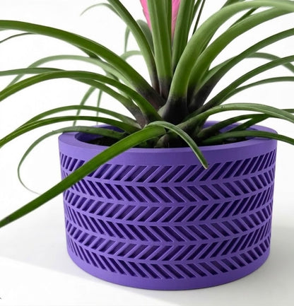 Quen Pflanztopf – Zeitloser 3D-Pflanztopf mit markanter Chevron-Struktur