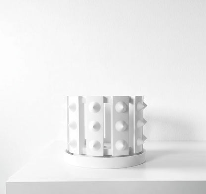 Irvox Pflanztopf – Unkonventioneller 3D-Orchideentopf mit markanter Noppenstruktur und Abtropfschale