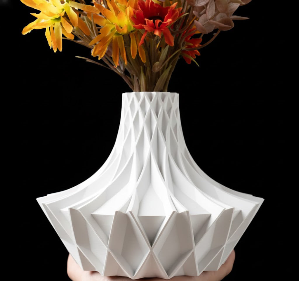 Vase „Arkan-Kurzvase“ – Facettenreich und markant