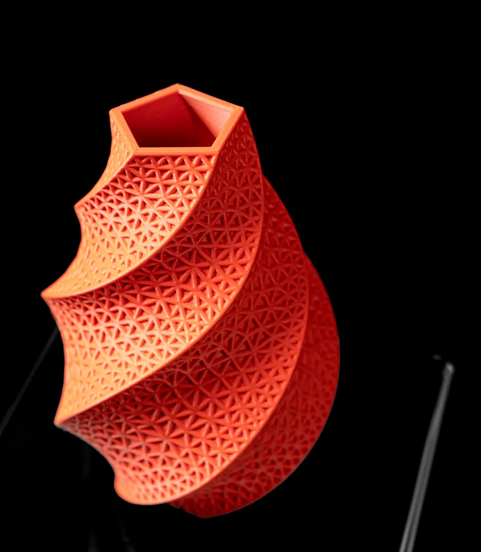 Vase „Wire Flower Vase“ – Geometrie in Bewegung