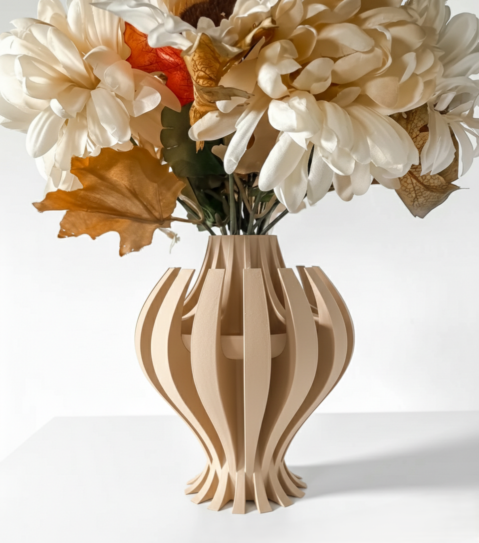 Vase „Nemesis“ – Organische Dynamik in skulpturaler Form