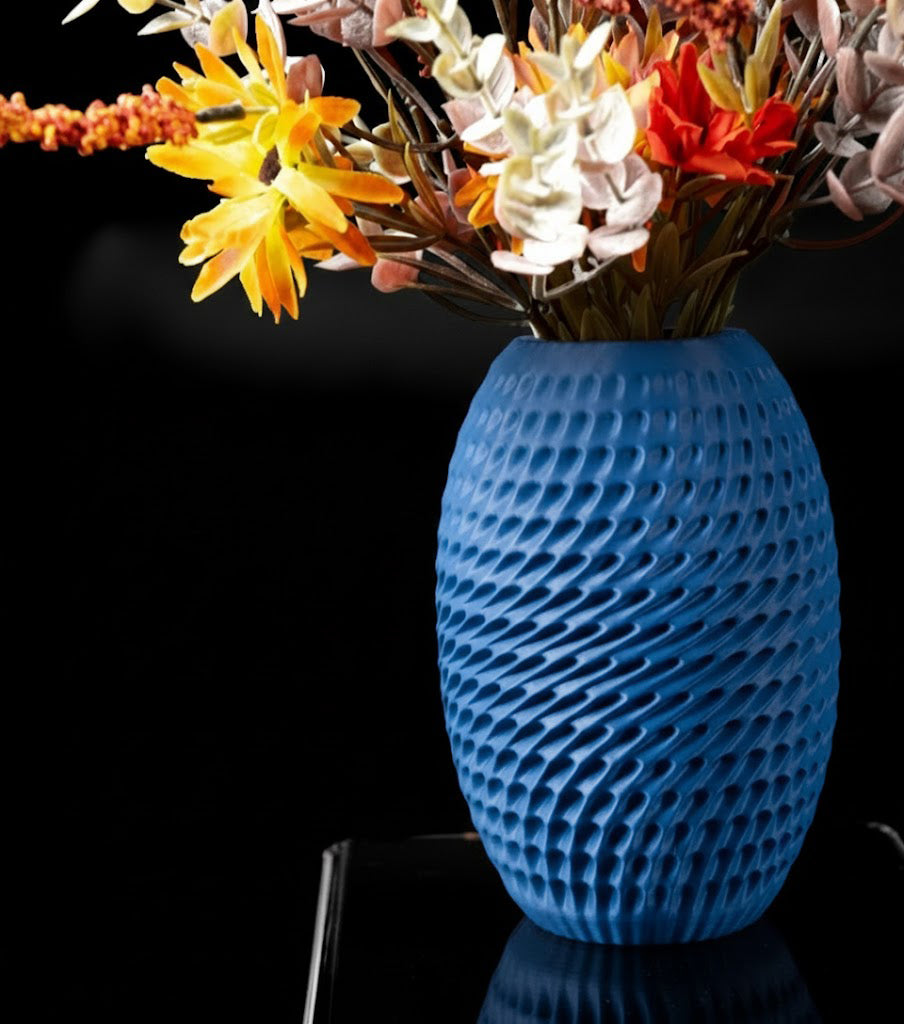 Vase „Burrow Flower Vase" – Dynamik in Struktur