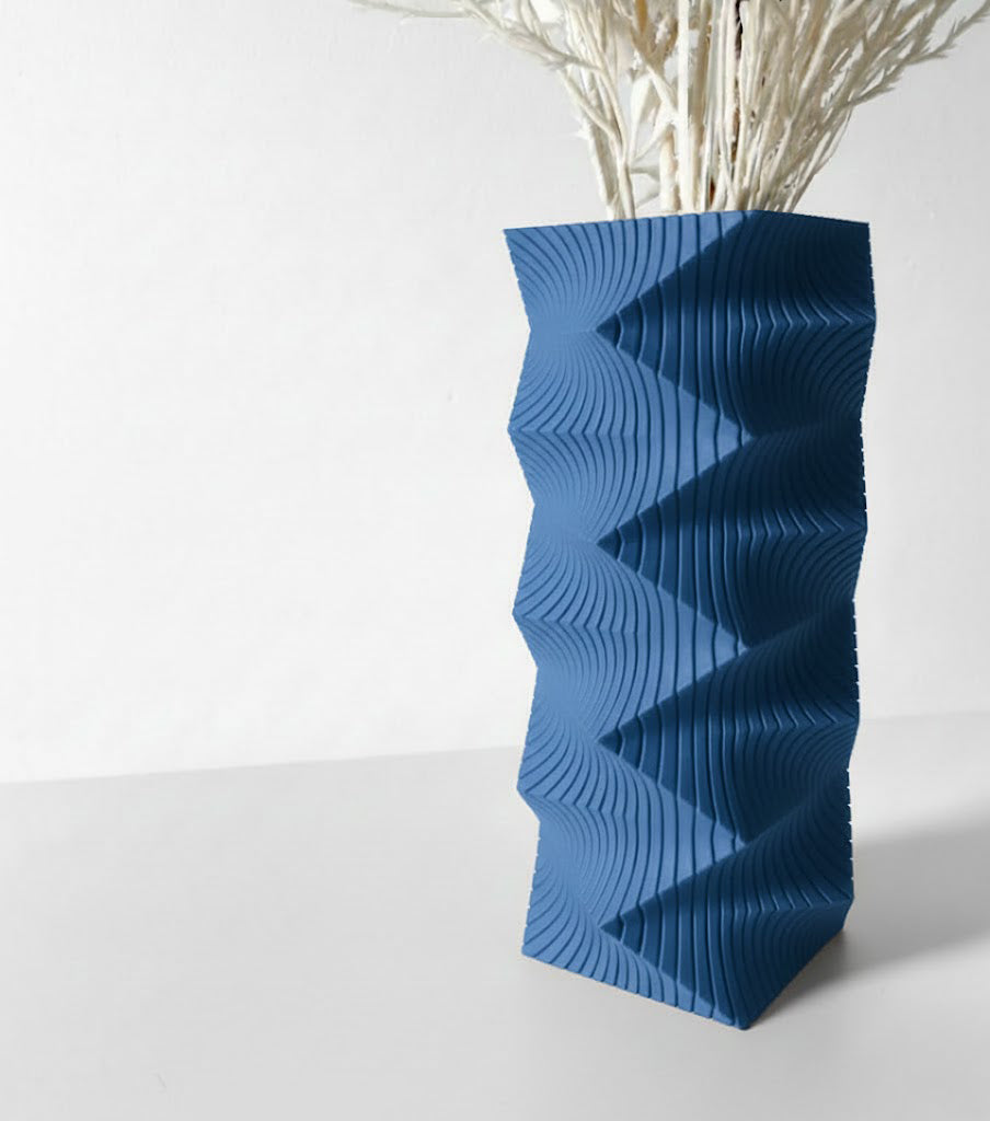 Vase „Anio-Vase“ – Ein Spiel aus Linien und Dynamik