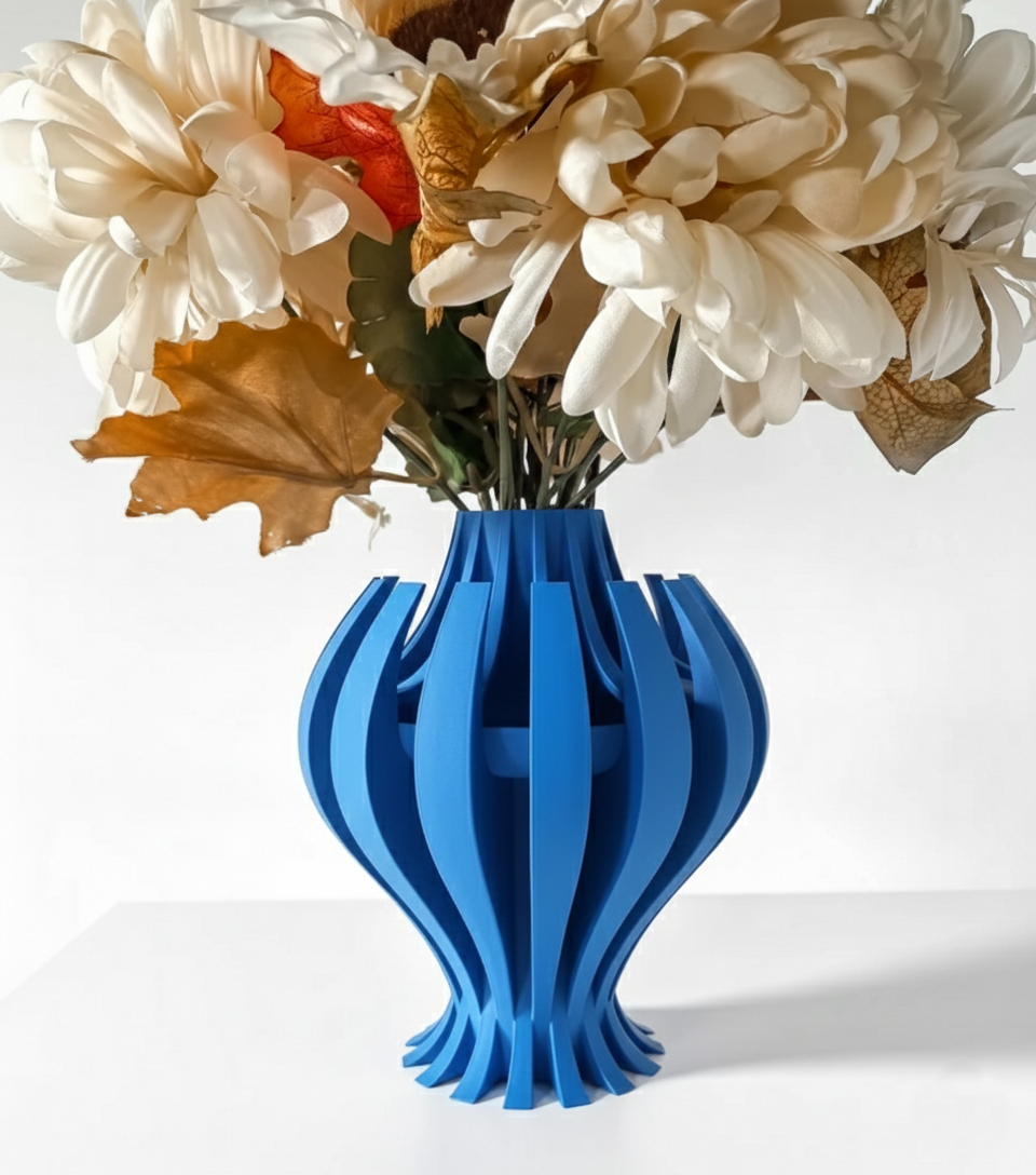 Vase „Nemesis“ – Organische Dynamik in skulpturaler Form