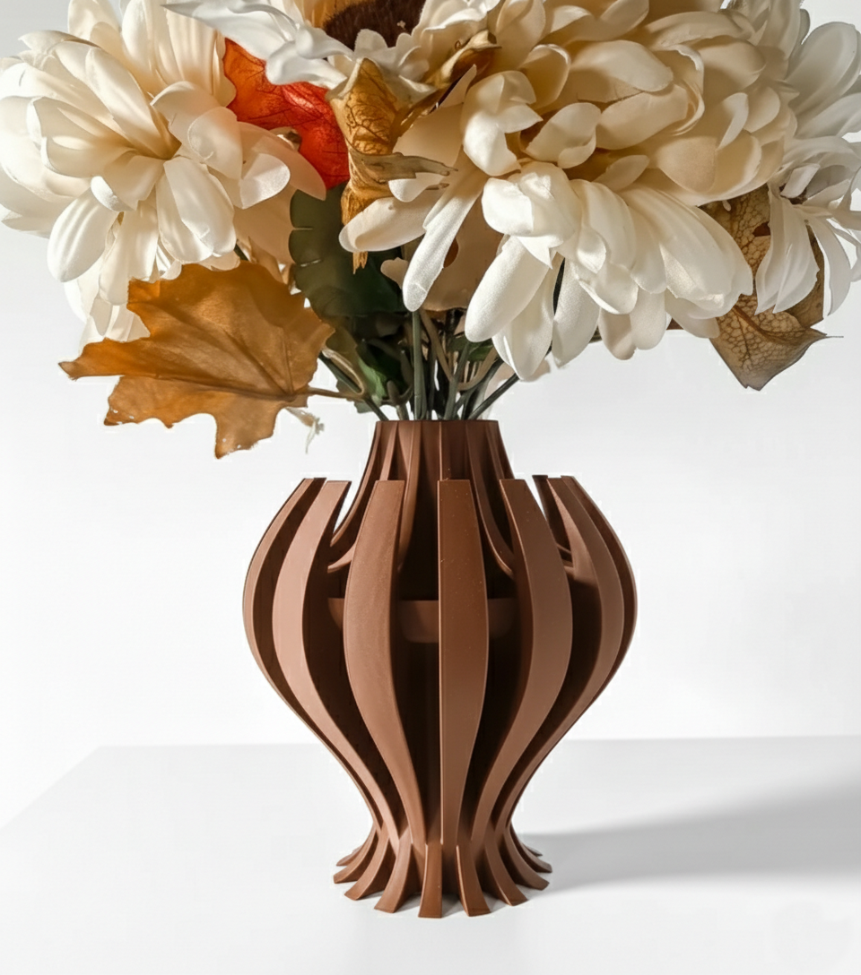 Vase „Nemesis“ – Organische Dynamik in skulpturaler Form