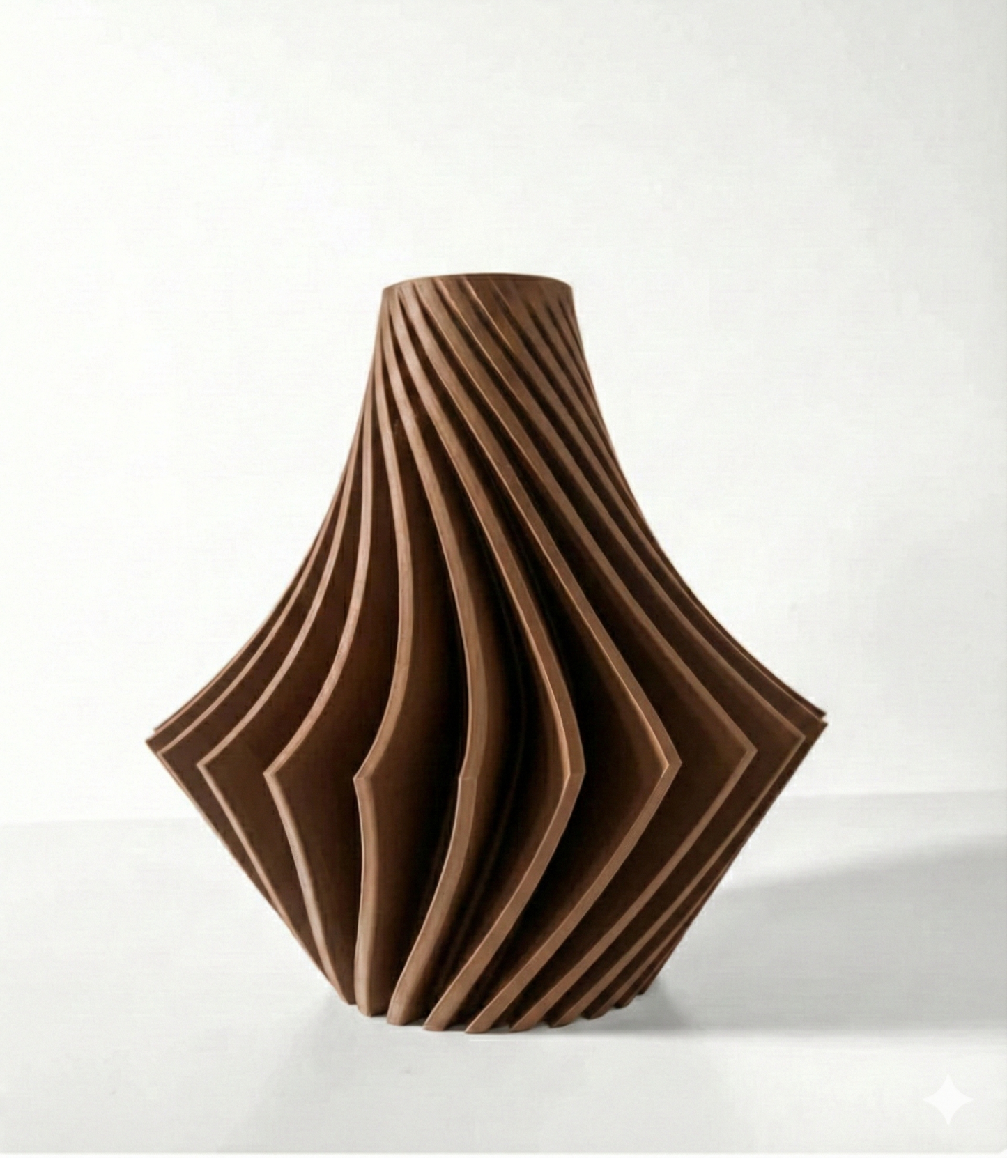 Vase „Vamio“ – Dynamik in Design gegossen