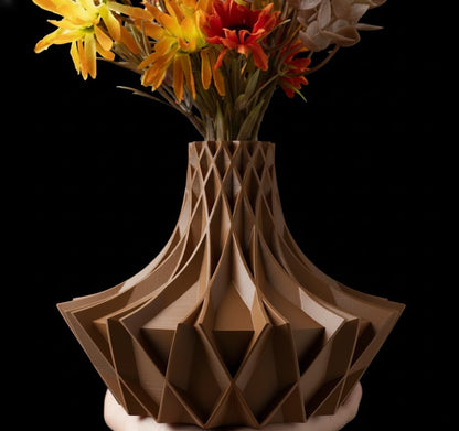 Vase „Arkan-Kurzvase“ – Facettenreich und markant