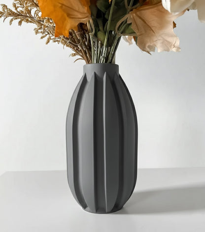 Vase „Akin“ – Geradlinig. Klar. Ausdrucksstark.