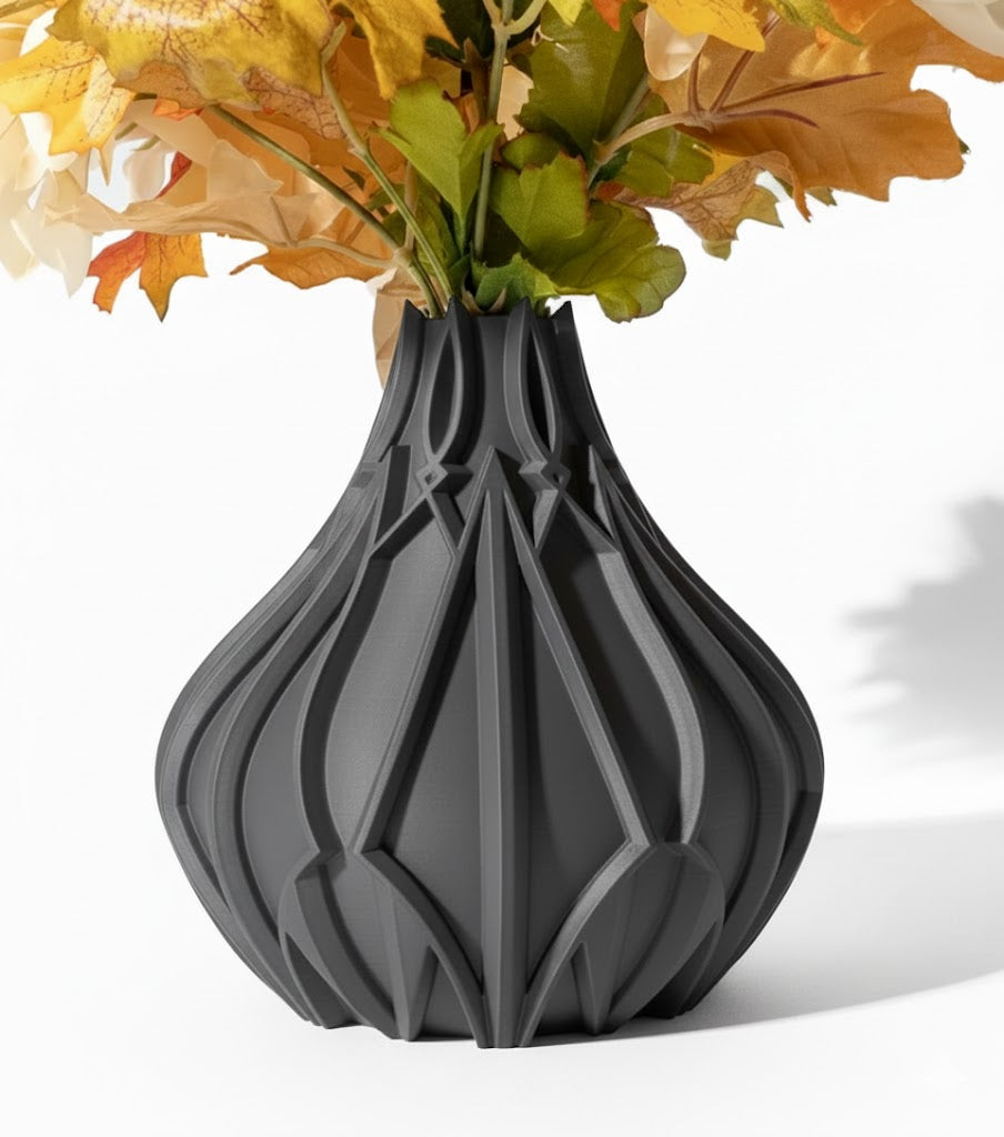 Vase „Arvin-Vase“ – Kunstvolle Dynamik in Form