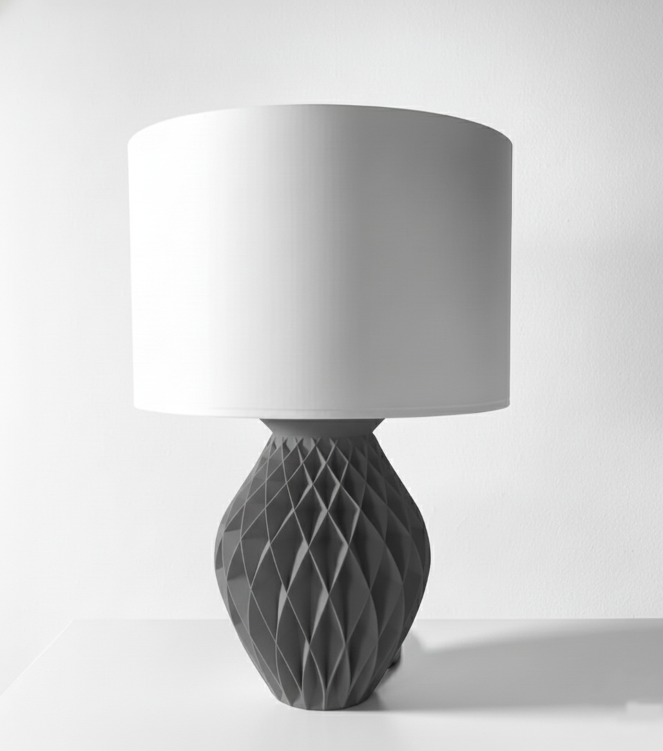 „Konio Tischleuchte – elegante 3D-Struktur für stilvolle Räume“