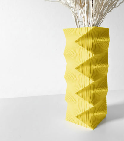 Vase „Anio-Vase“ – Ein Spiel aus Linien und Dynamik