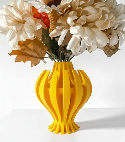 Vase „Nemesis“ – Organische Dynamik in skulpturaler Form