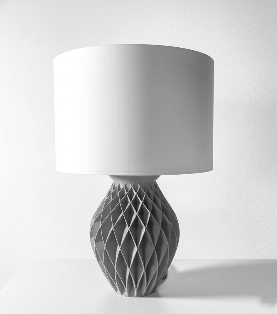 „Konio Tischleuchte – elegante 3D-Struktur für stilvolle Räume“