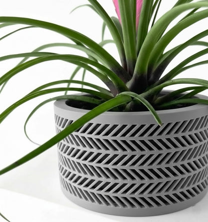 Quen Pflanztopf – Zeitloser 3D-Pflanztopf mit markanter Chevron-Struktur