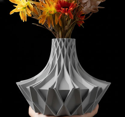 Vase „Arkan-Kurzvase“ – Facettenreich und markant