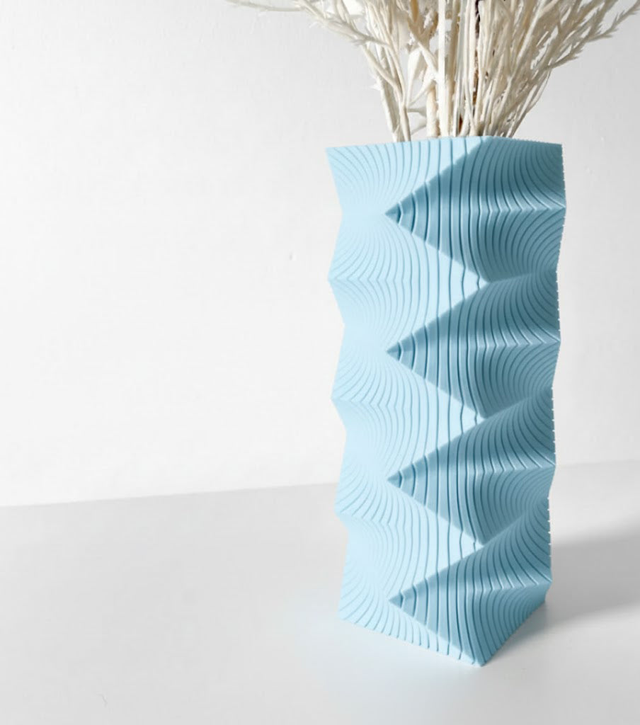 Vase „Anio-Vase“ – Ein Spiel aus Linien und Dynamik