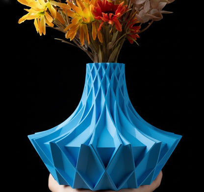 Vase „Arkan-Kurzvase“ – Facettenreich und markant