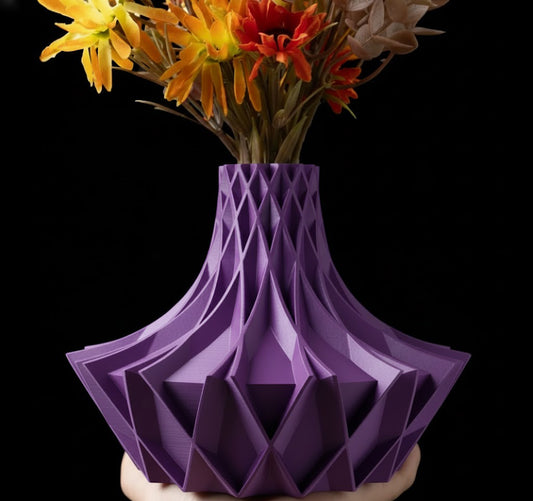 Vase „Arkan-Kurzvase“ – Facettenreich und markant