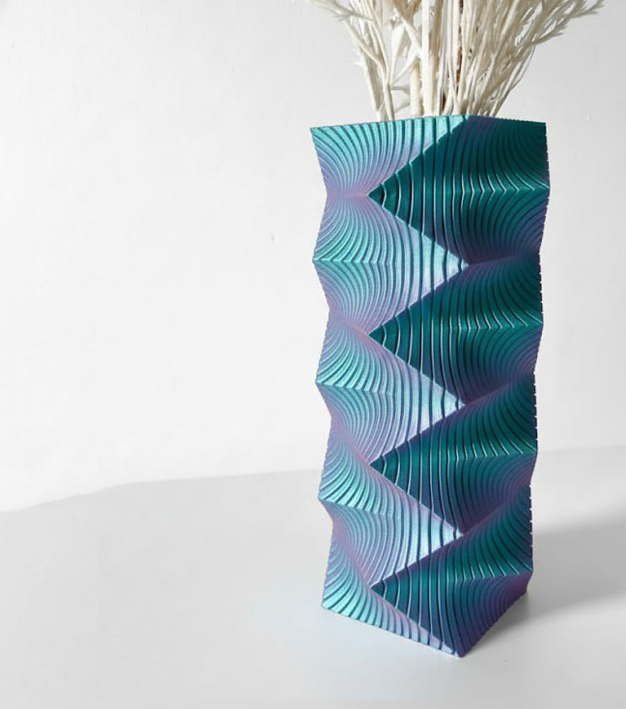 Vase „Anio-Vase“ – Ein Spiel aus Linien und Dynamik