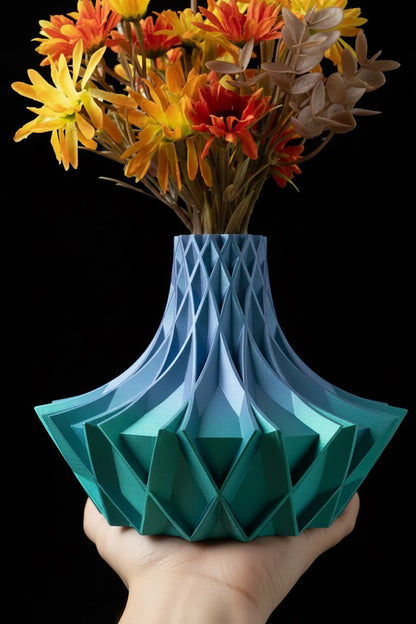 Vase „Arkan-Kurzvase“ – Facettenreich und markant