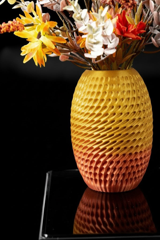 Vase „Burrow Flower Vase" – Dynamik in Struktur