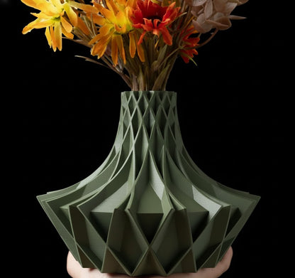 Vase „Arkan-Kurzvase“ – Facettenreich und markant