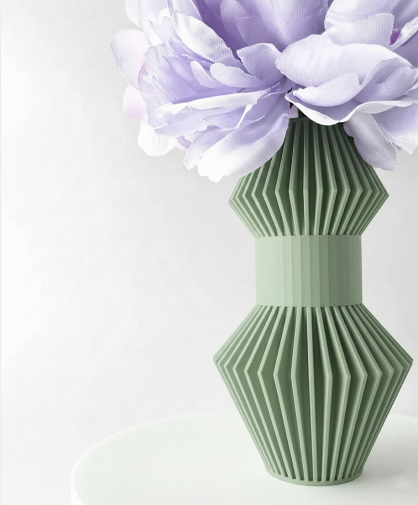 Vase „Anter“ – Skulpturales Design trifft auf grafische Klarheit
