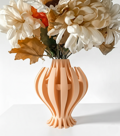Vase „Nemesis“ – Organische Dynamik in skulpturaler Form