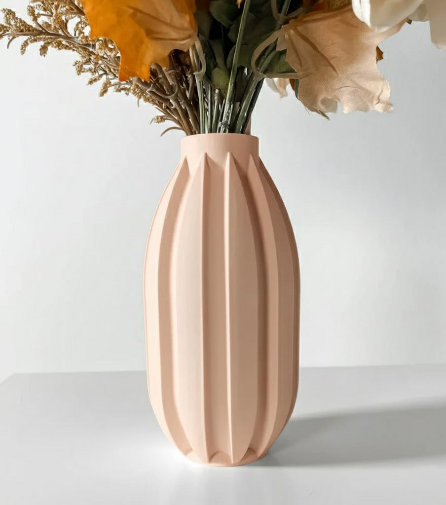 Vase „Akin“ – Geradlinig. Klar. Ausdrucksstark.