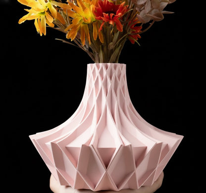 Vase „Arkan-Kurzvase“ – Facettenreich und markant